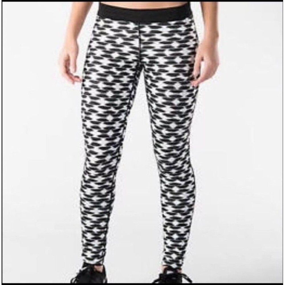 NIKEā Run Fast Live Fearless Running Dri-Fit Black and White Leggings Size Large